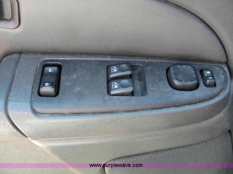 image for item 6275 2004 Chevrolet C1500 Silverado pickup truck