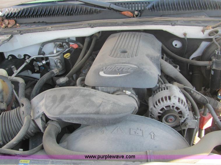 image for item 6275 2004 Chevrolet C1500 Silverado pickup truck