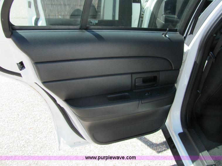 image for item 6276 2006 Ford Crown Victoria Police Interceptor