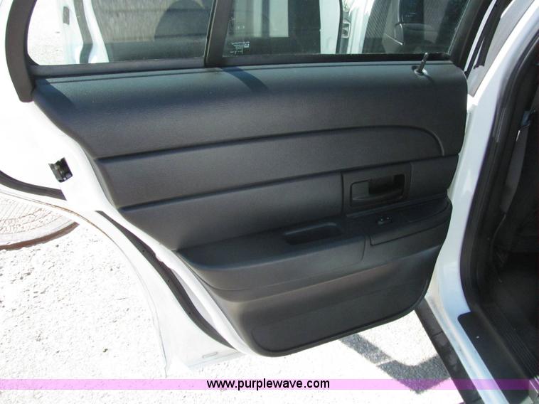 image for item 6277 2006 Ford Crown Victoria Police Interceptor