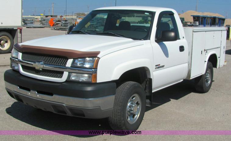 image for item 6280 2004 Chevrolet C2500HD Silverado pickup truck