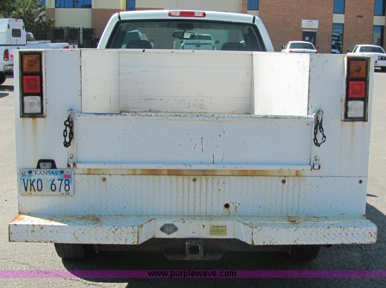 image for item 6280 2004 Chevrolet C2500HD Silverado pickup truck