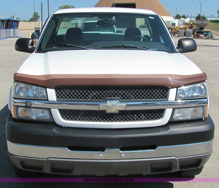 image for item 6280 2004 Chevrolet C2500HD Silverado pickup truck