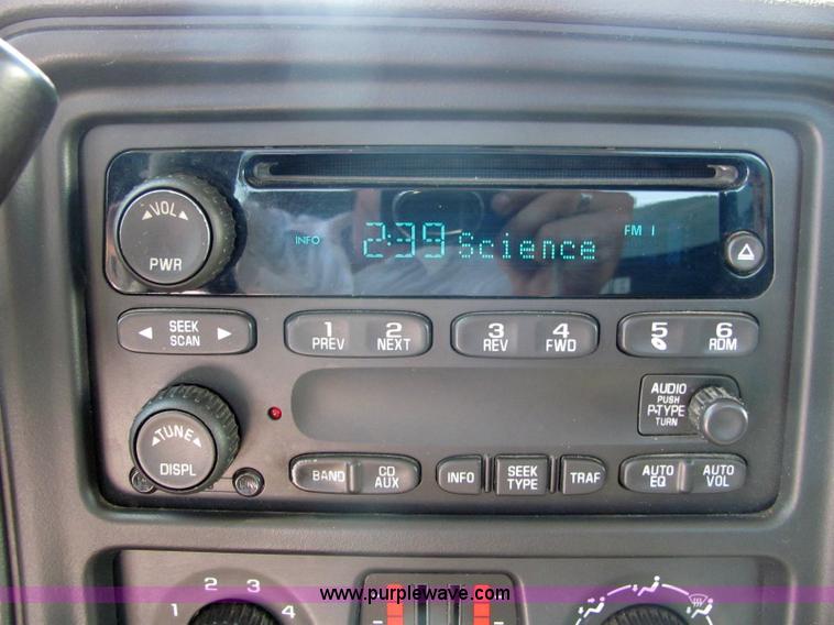 image for item 6280 2004 Chevrolet C2500HD Silverado pickup truck