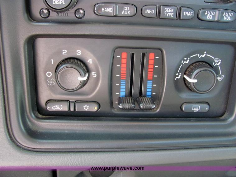 image for item 6280 2004 Chevrolet C2500HD Silverado pickup truck