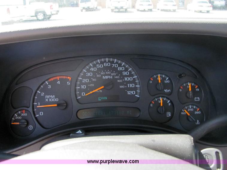 image for item 6280 2004 Chevrolet C2500HD Silverado pickup truck