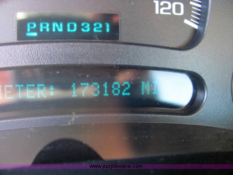 image for item 6280 2004 Chevrolet C2500HD Silverado pickup truck