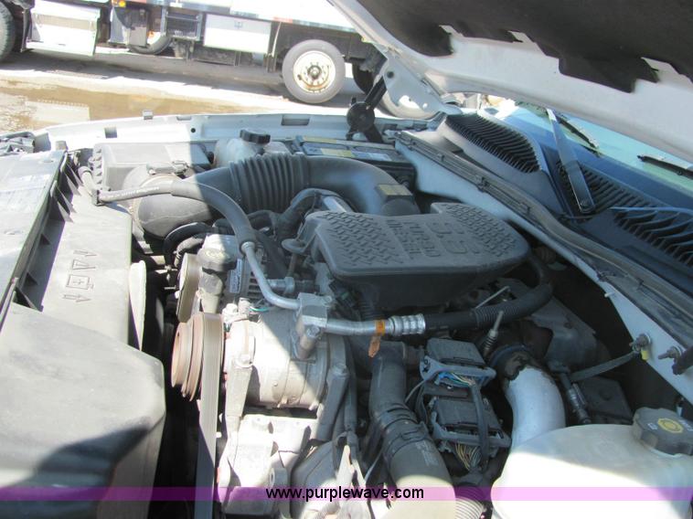 image for item 6280 2004 Chevrolet C2500HD Silverado pickup truck
