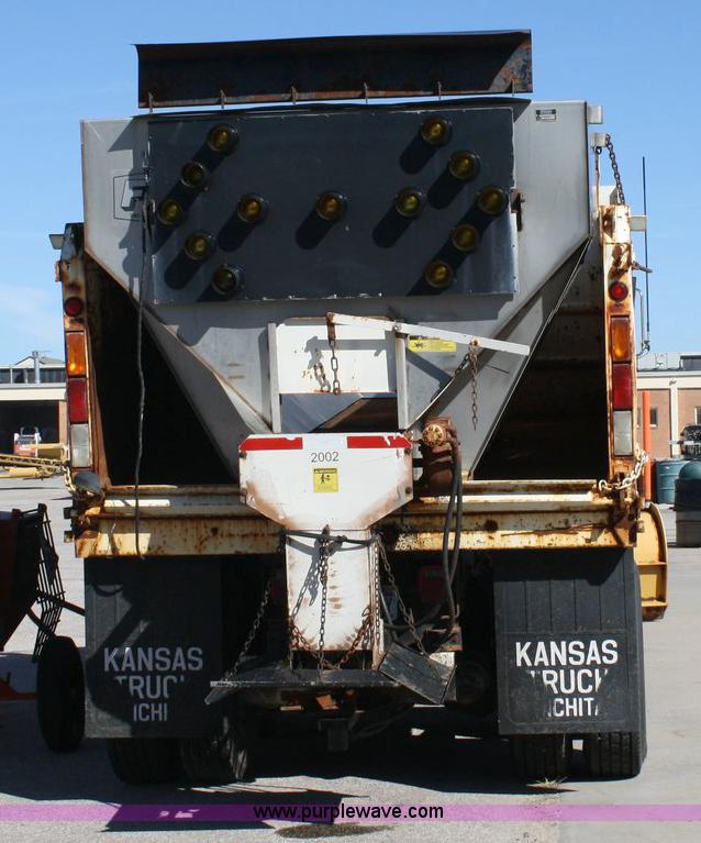 image for item 6326 1995 Ford LT8000F tandem axle dump truck