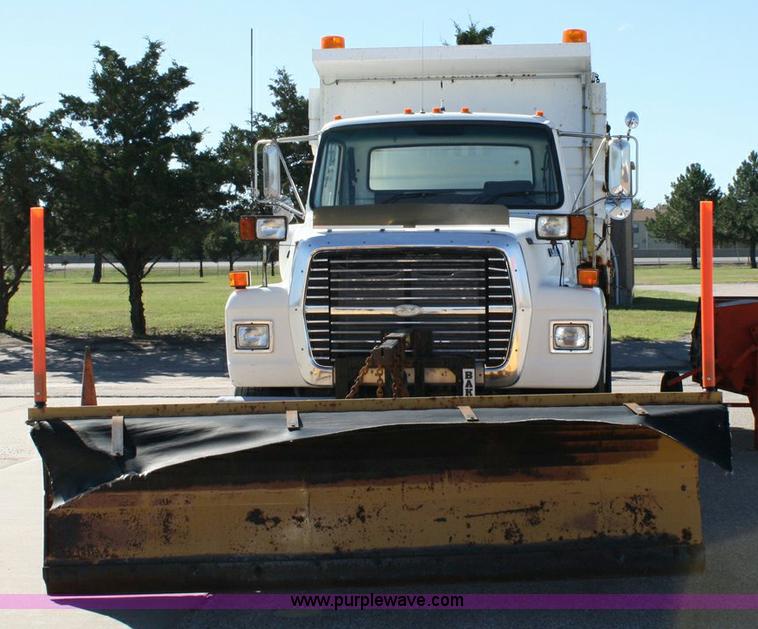 image for item 6326 1995 Ford LT8000F tandem axle dump truck