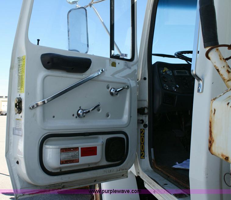 image for item 6326 1995 Ford LT8000F tandem axle dump truck