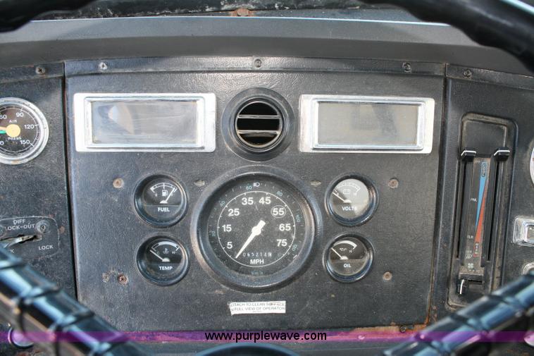 image for item 6326 1995 Ford LT8000F tandem axle dump truck