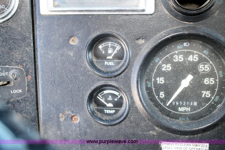 image for item 6326 1995 Ford LT8000F tandem axle dump truck