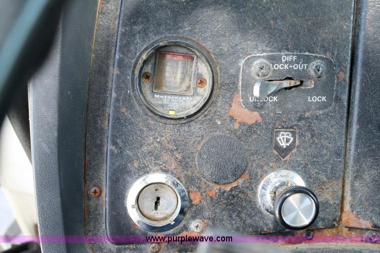 image for item 6326 1995 Ford LT8000F tandem axle dump truck