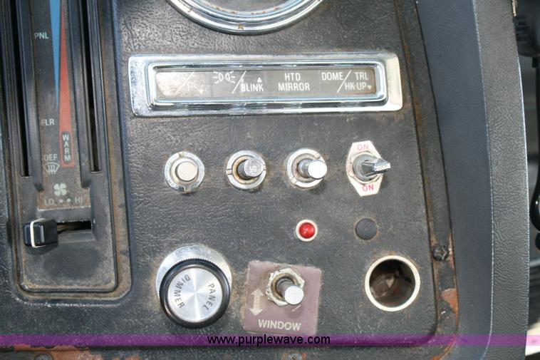 image for item 6326 1995 Ford LT8000F tandem axle dump truck