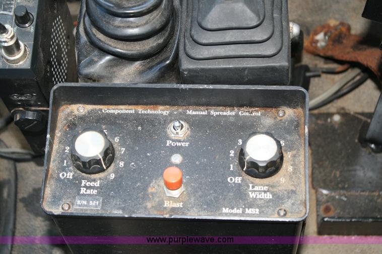 image for item 6326 1995 Ford LT8000F tandem axle dump truck