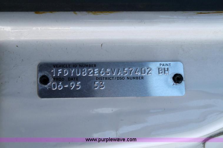 image for item 6326 1995 Ford LT8000F tandem axle dump truck