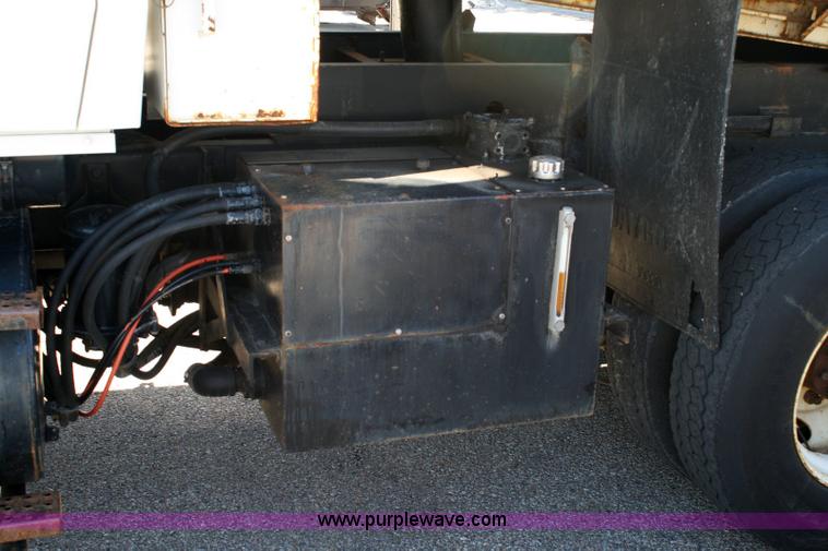 image for item 6326 1995 Ford LT8000F tandem axle dump truck