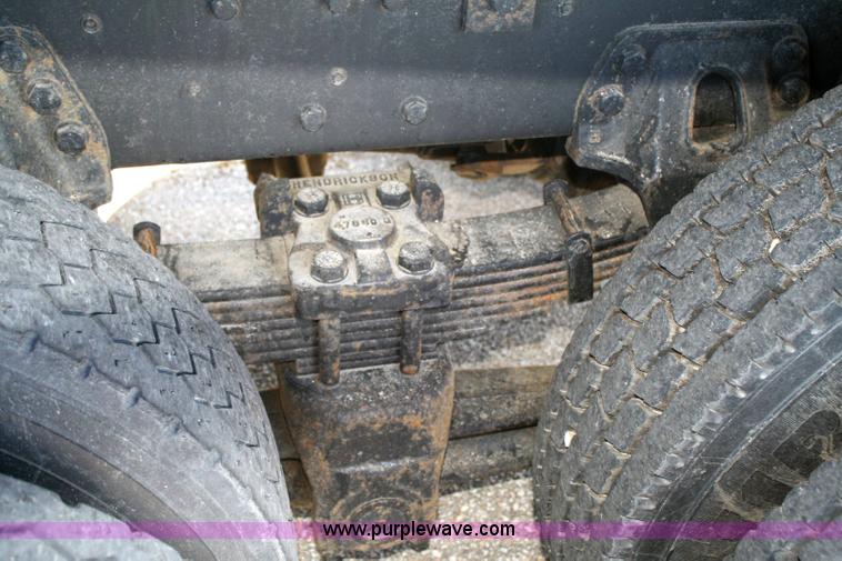 image for item 6326 1995 Ford LT8000F tandem axle dump truck