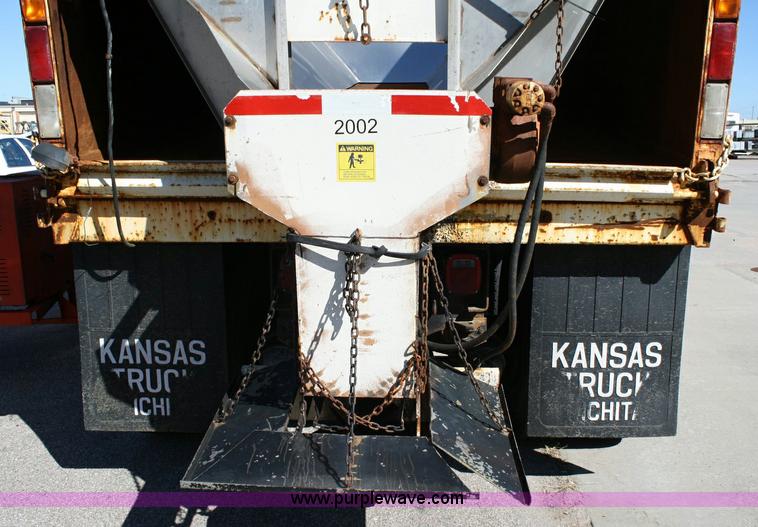 image for item 6326 1995 Ford LT8000F tandem axle dump truck