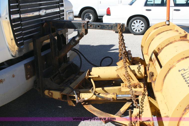 image for item 6326 1995 Ford LT8000F tandem axle dump truck