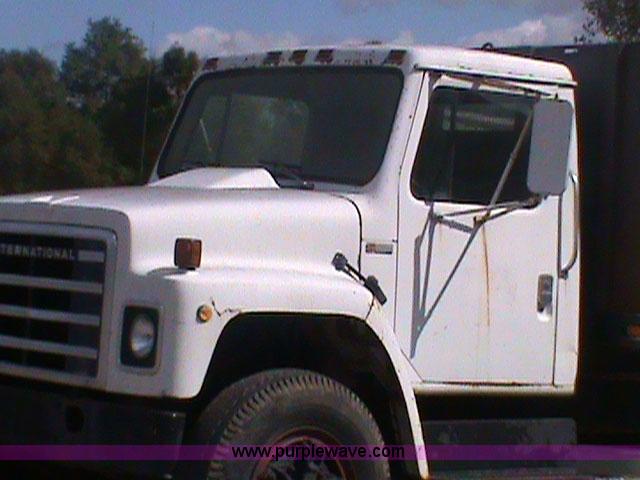 image for item 1000 1980 International 1824 dump truck