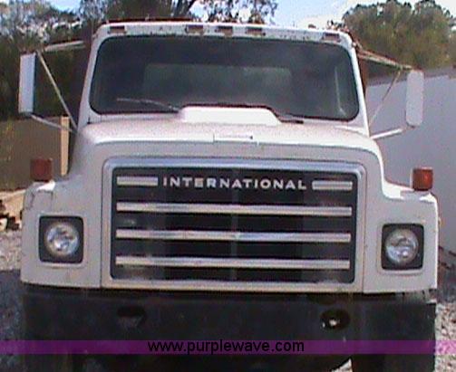 image for item 1000 1980 International 1824 dump truck