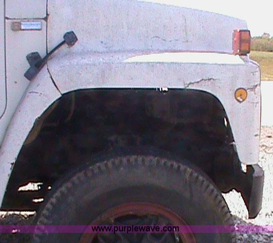 image for item 1000 1980 International 1824 dump truck