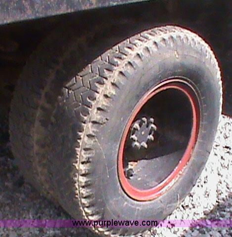 image for item 1000 1980 International 1824 dump truck