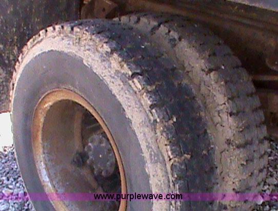 image for item 1000 1980 International 1824 dump truck