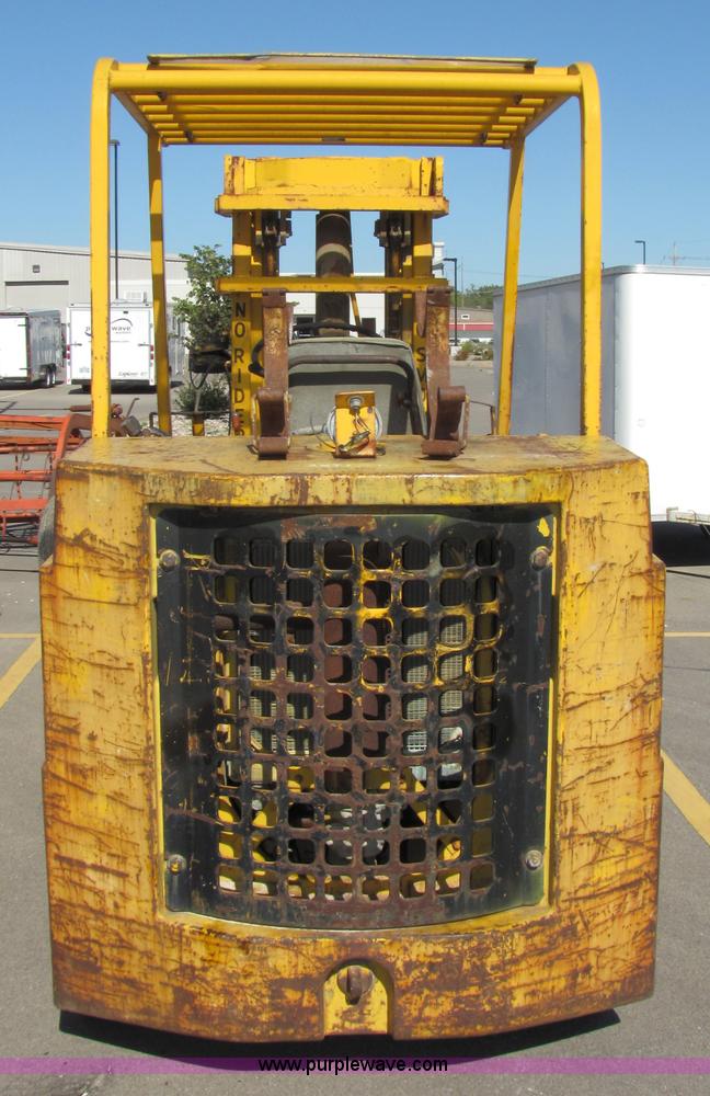 image for item 2455 Allis Chalmers ACP60BPS forklift