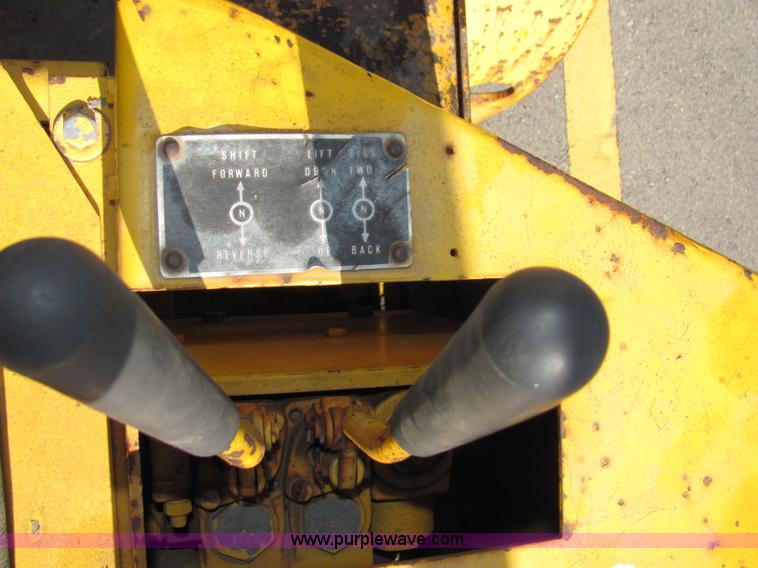 image for item 2455 Allis Chalmers ACP60BPS forklift