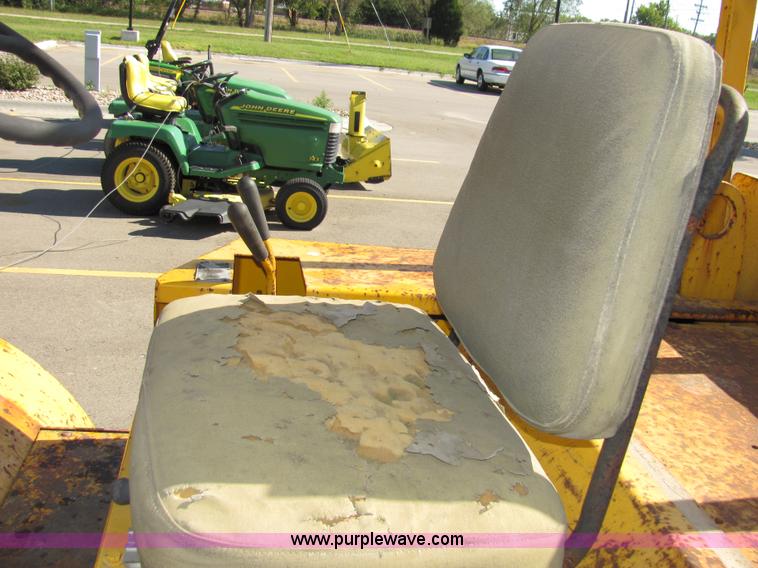 image for item 2455 Allis Chalmers ACP60BPS forklift