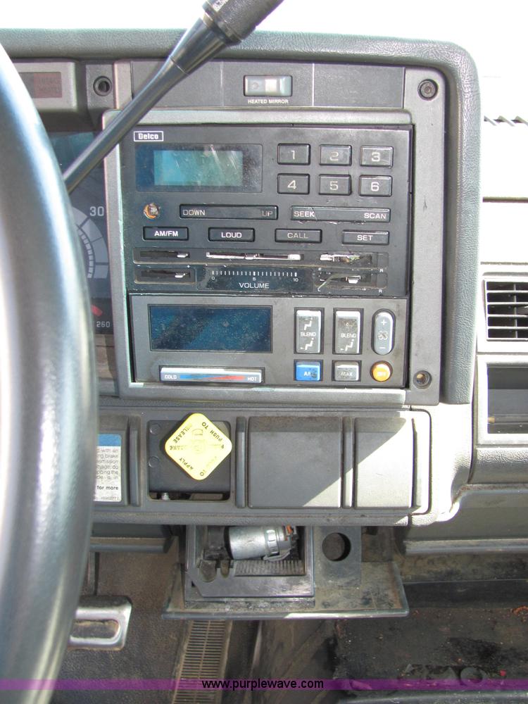 image for item 2476 2001 GMC C6500 Hercules box truck