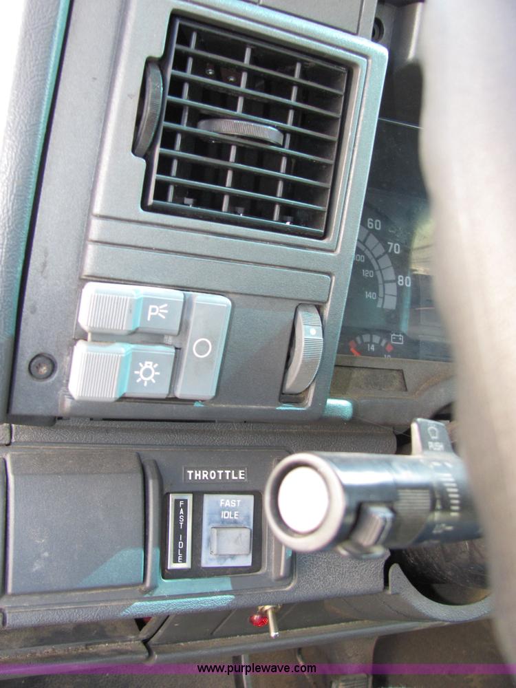 image for item 2476 2001 GMC C6500 Hercules box truck