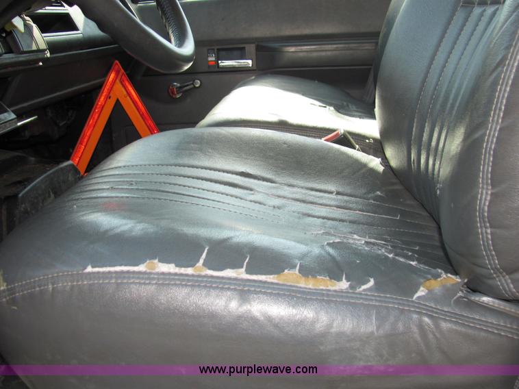 image for item 2476 2001 GMC C6500 Hercules box truck