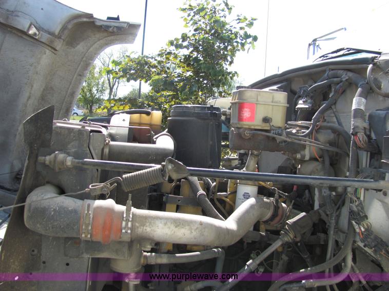 image for item 2476 2001 GMC C6500 Hercules box truck