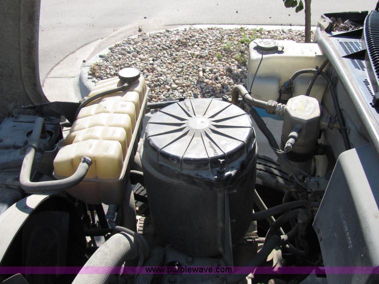 image for item 2476 2001 GMC C6500 Hercules box truck