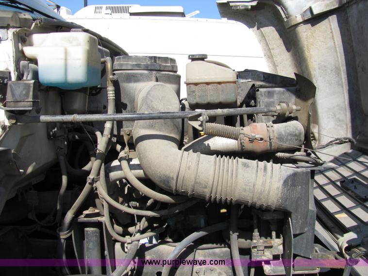 image for item 2476 2001 GMC C6500 Hercules box truck