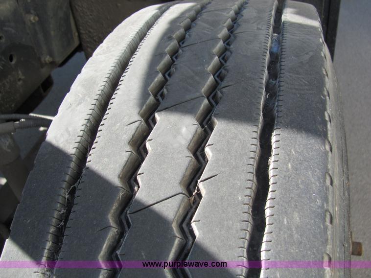 image for item 2476 2001 GMC C6500 Hercules box truck