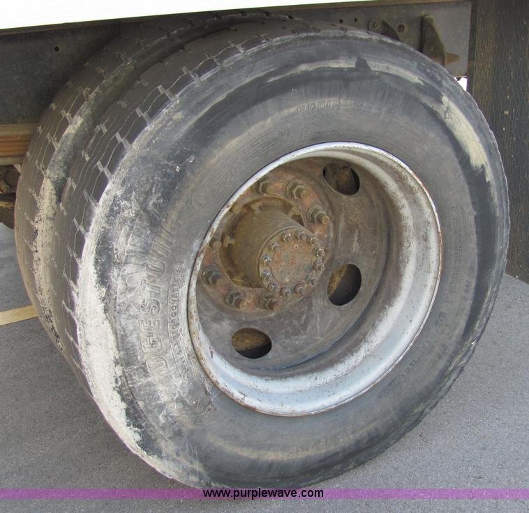 image for item 2476 2001 GMC C6500 Hercules box truck