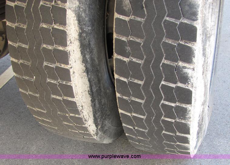 image for item 2476 2001 GMC C6500 Hercules box truck