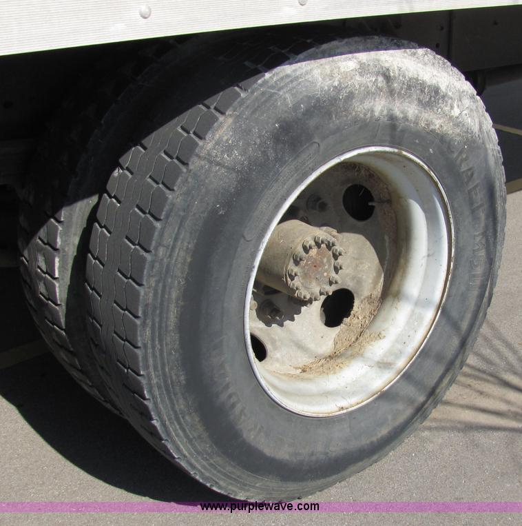 image for item 2476 2001 GMC C6500 Hercules box truck