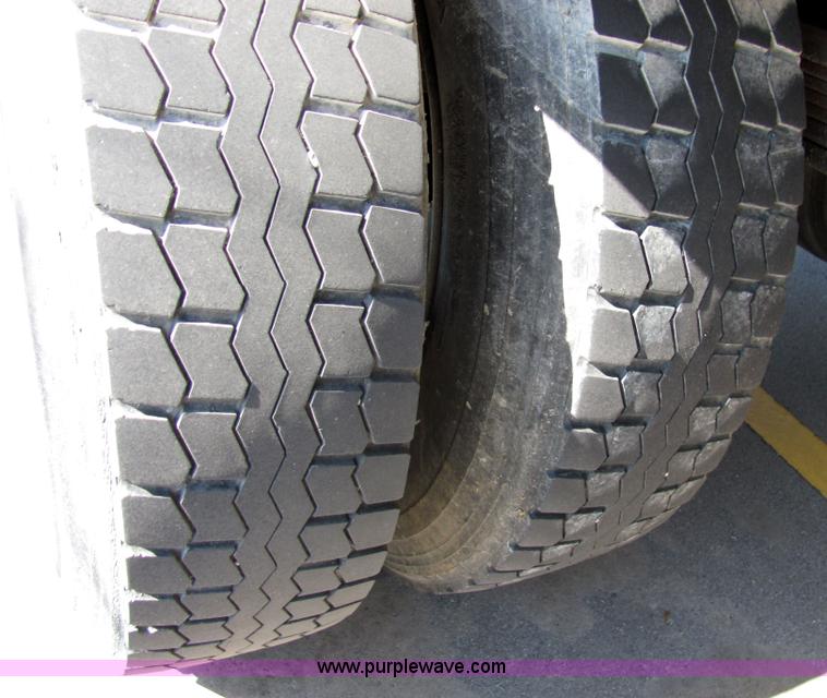 image for item 2476 2001 GMC C6500 Hercules box truck