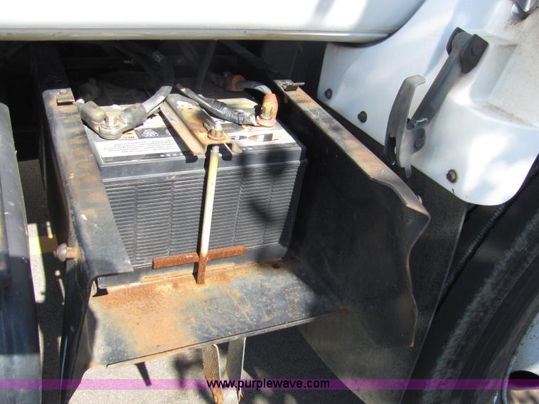 image for item 2476 2001 GMC C6500 Hercules box truck