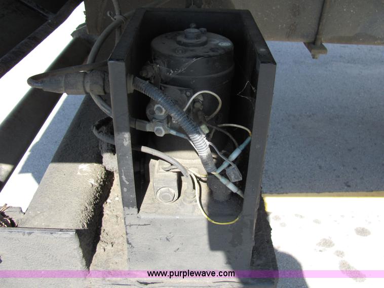 image for item 2476 2001 GMC C6500 Hercules box truck