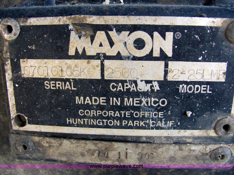 image for item 2476 2001 GMC C6500 Hercules box truck