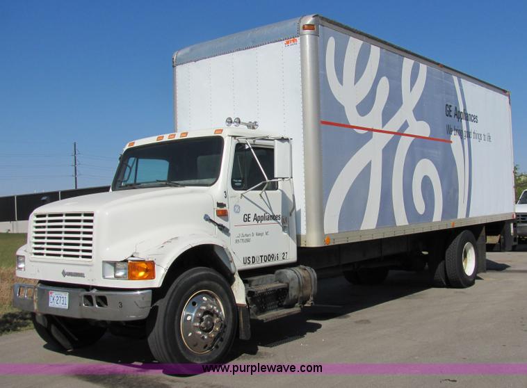 image for item 2477 1991 International Series 4900 box truck