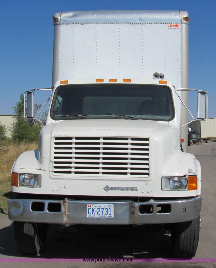image for item 2477 1991 International Series 4900 box truck