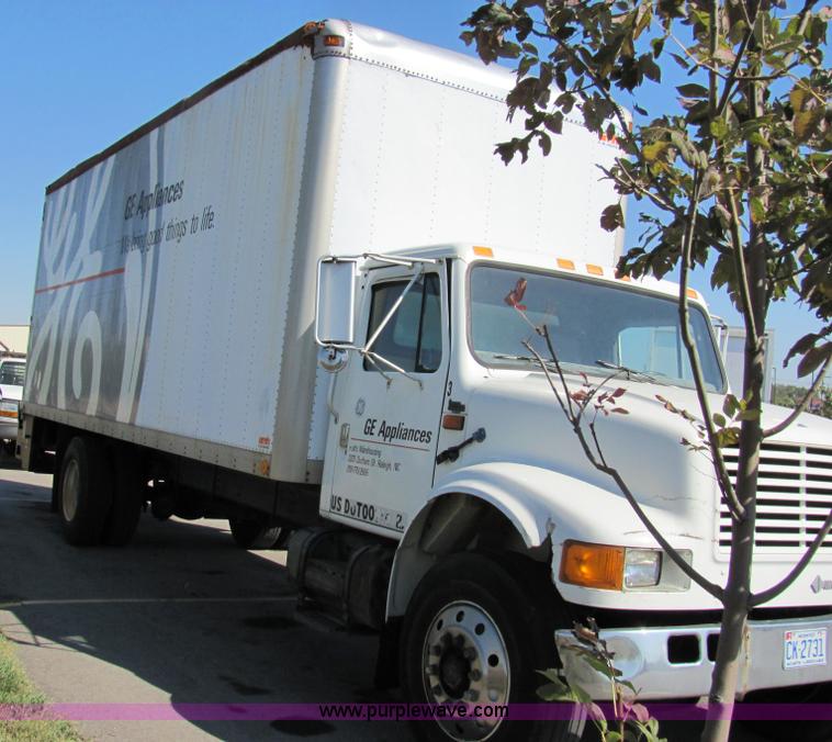 image for item 2477 1991 International Series 4900 box truck